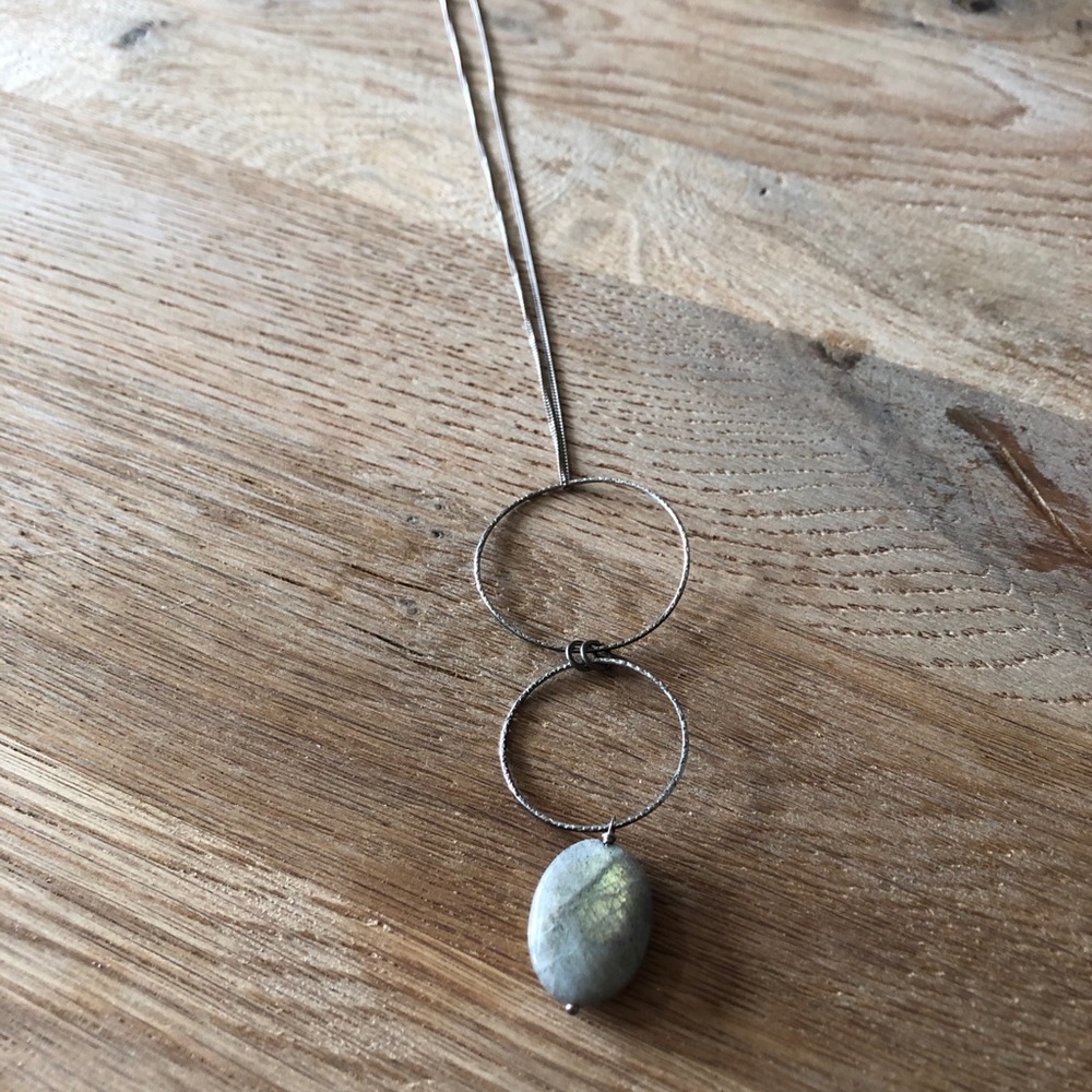 Beautiful silver necklace with greyish/blue gem